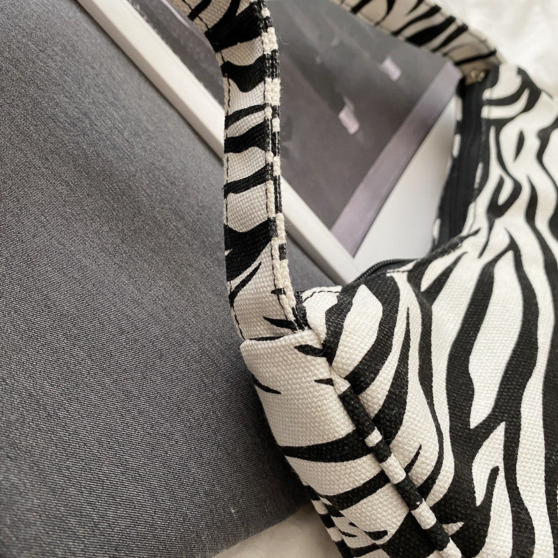 Popular Small Bag Women's Autumn New Trendy Fashion Canvas Messenger Bag All-Match Hand Held One Shoulder Underarm Bag