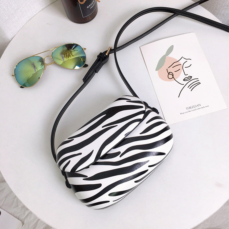 Zebra Pattern Horseshoe Saddle Bag New Mini Messenger Bag Female All-Match Ins Mobile Phone Small Bag