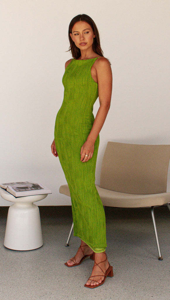 Backless water ripple sleeveless sexy dress with slim fit and hip hugging skirt for women